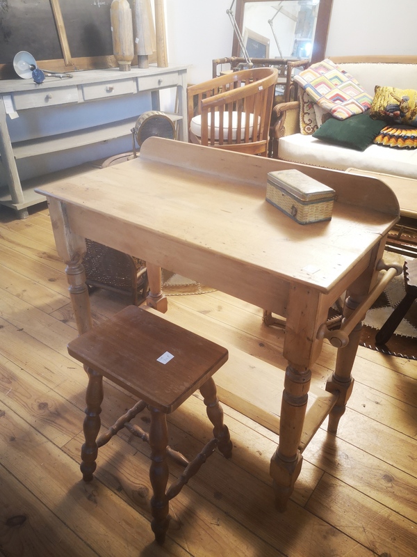 Table De Toilette Coiffeuse Brikbroc Brocante En Ligne