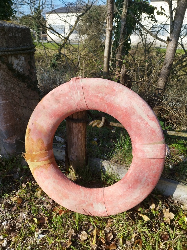 Bouée de sauvetage ancienne