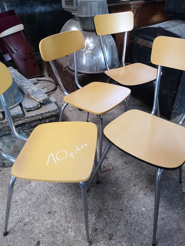 Chaises formica jaunes