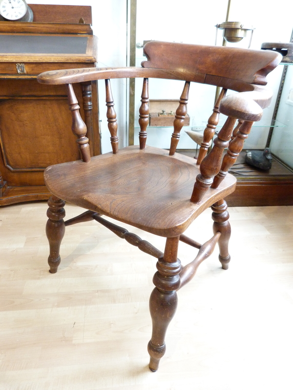 Fauteuil en bois W.B - Brocante en ligne