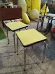 Paire de tabourets en formica jaunes