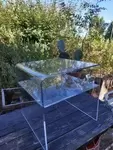 Table d'appoint en plexiglas 