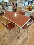 Table et quatre chaises formica 